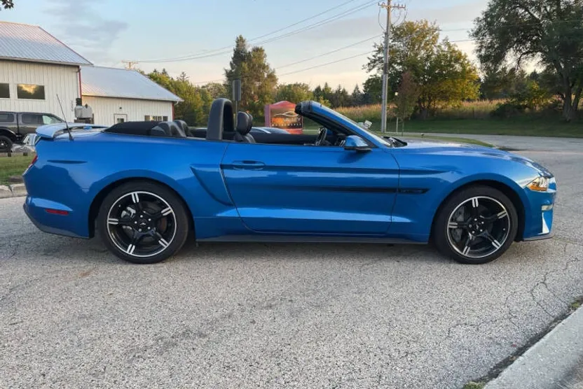 2021 Ford Mustang GT Premium photo 1