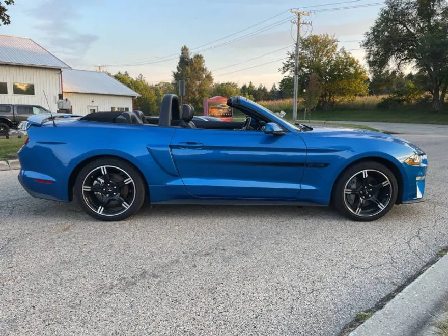 2021 Ford Mustang GT Premium photo 1