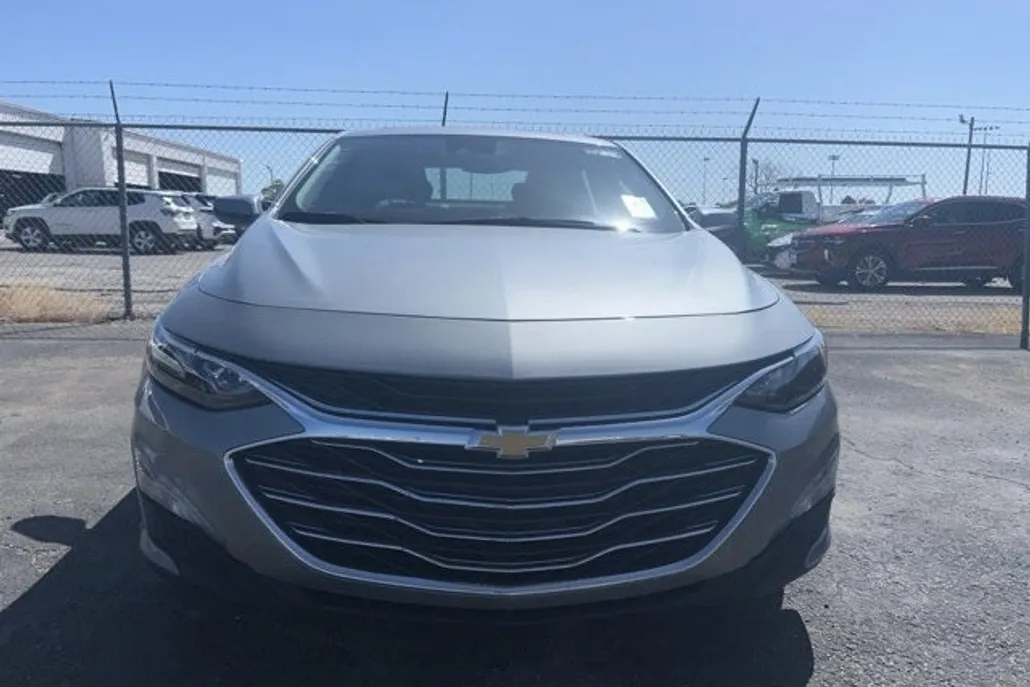 2023 Chevrolet Malibu 1LT photo 1