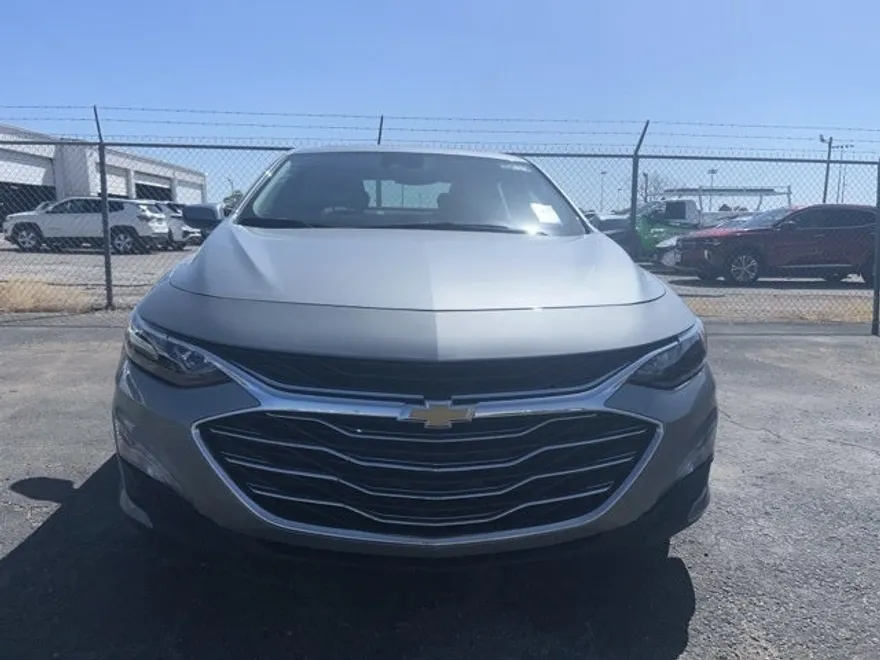 2023 Chevrolet Malibu 1LT photo 1