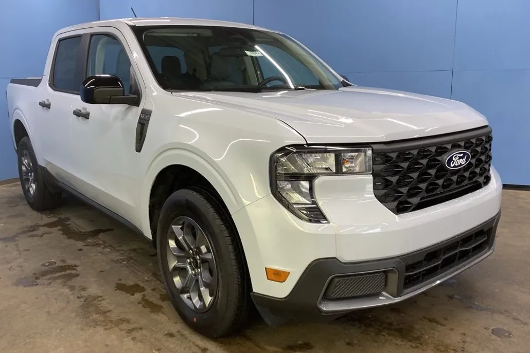 2025 Ford Maverick XLT photo 1
