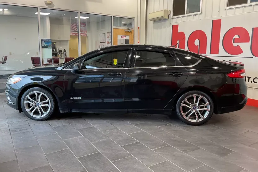 2017 Ford Fusion Hybrid SE photo 1