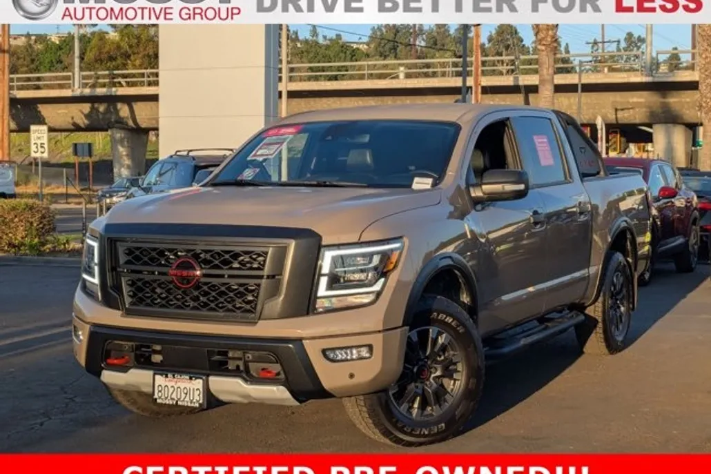 2023 Nissan Titan Crew Cab SV photo 1