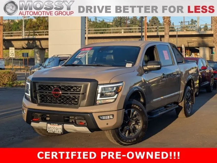 2023 Nissan Titan Crew Cab SV photo 1