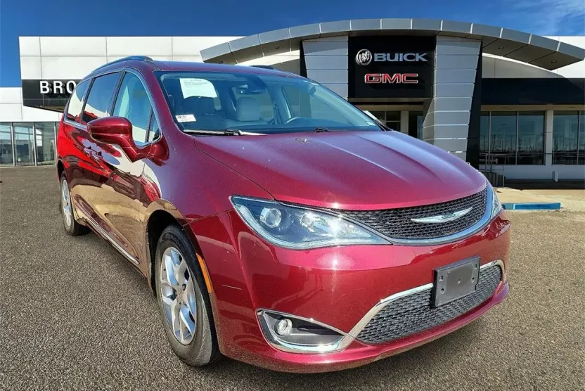 2017 Chrysler Pacifica Touring Plus photo 1