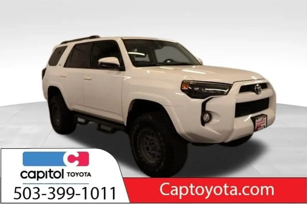 2019 Toyota 4Runner SR5 photo 1