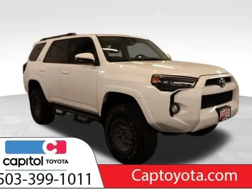 2019 Toyota 4Runner SR5 photo 1
