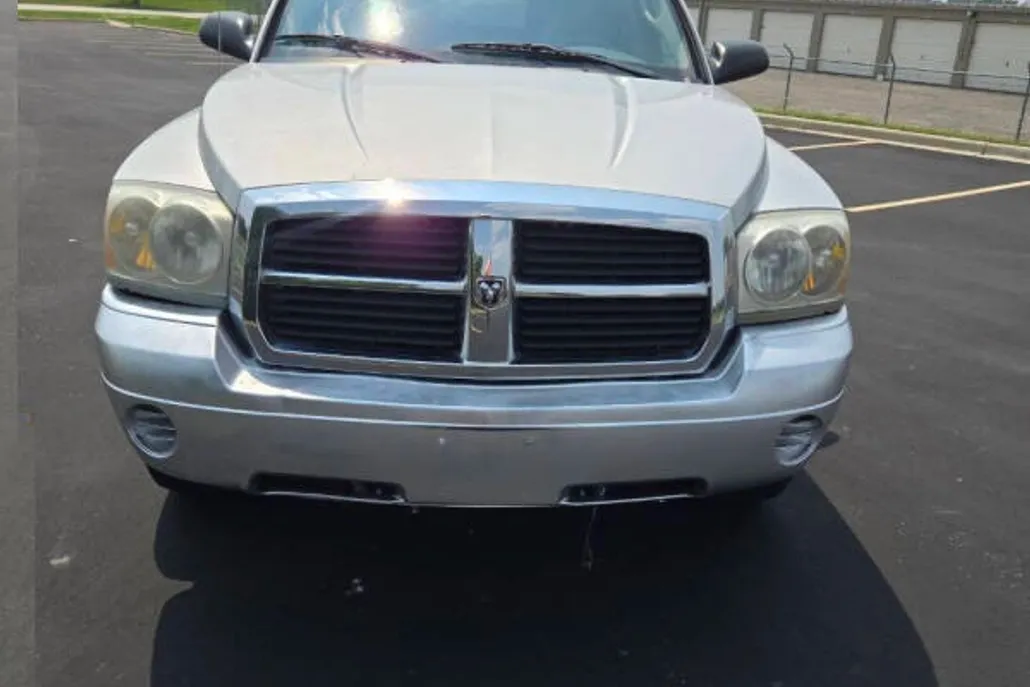 2005 Dodge Dakota ST photo 1