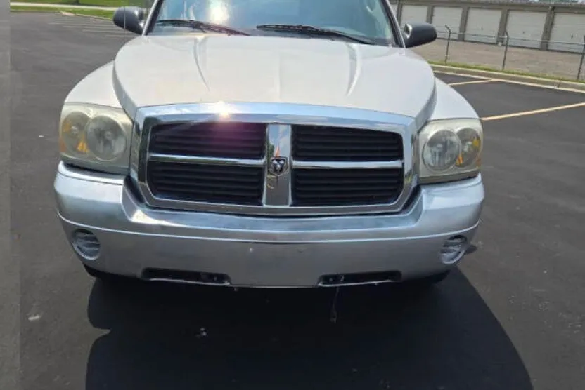 2005 Dodge Dakota ST photo 1