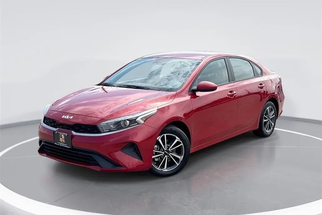 2023 Kia Forte LXS photo 1