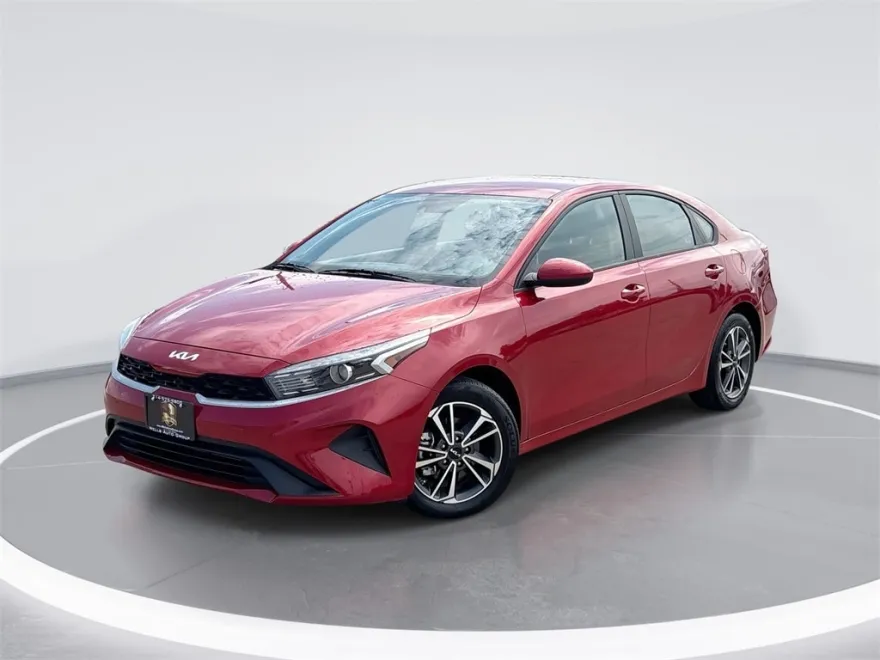 2023 Kia Forte LXS photo 1