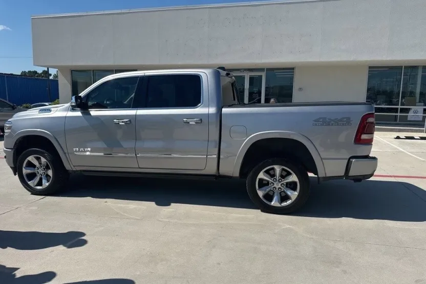 2022 Ram 1500 Limited photo 1