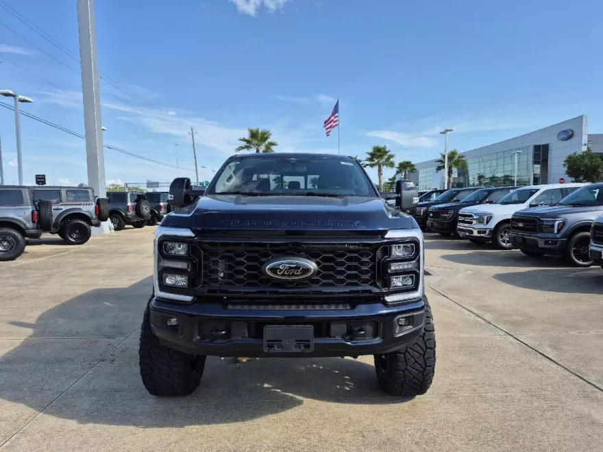 2025 Ford F-250 Lariat photo 1