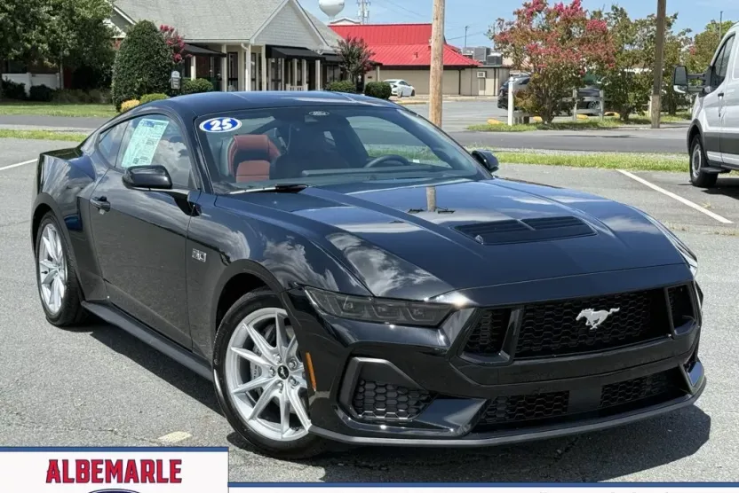 2025 Ford Mustang GT Premium photo 1