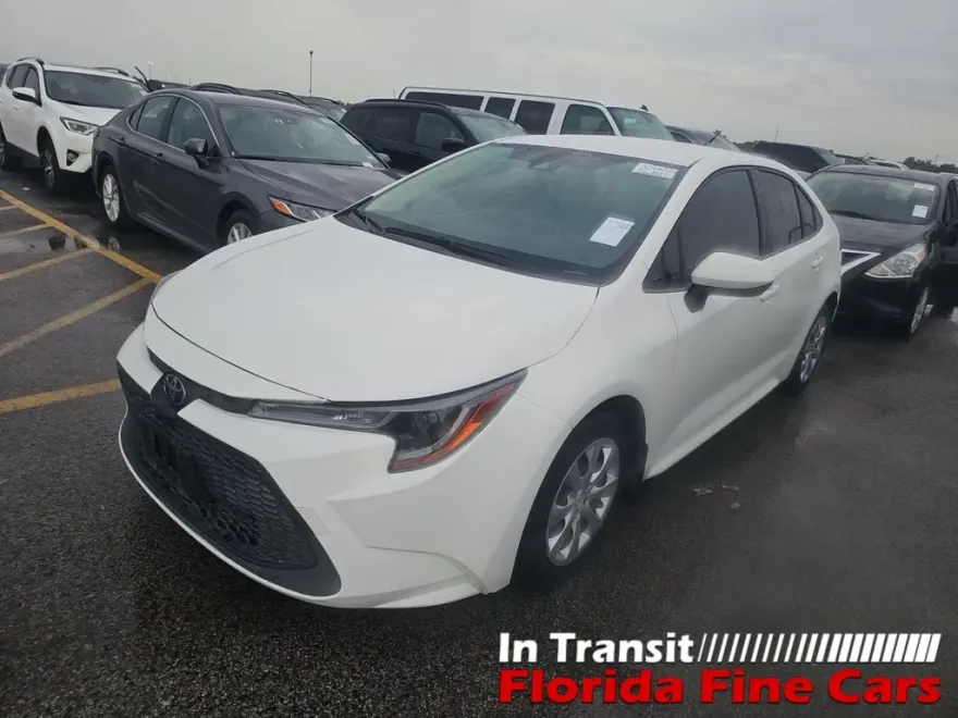 2021 Toyota Corolla LE photo 1