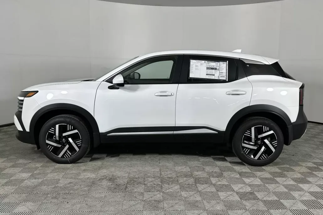2025 Nissan Kicks SV photo 1