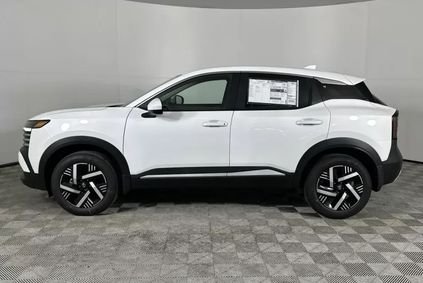 2025 Nissan Kicks SV photo 1