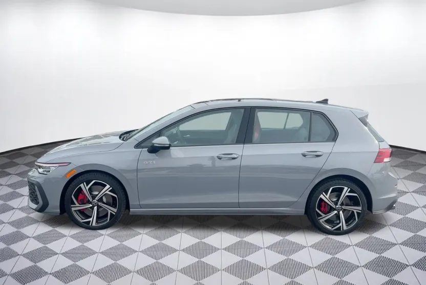 2025 Volkswagen Golf GTI SE photo 1