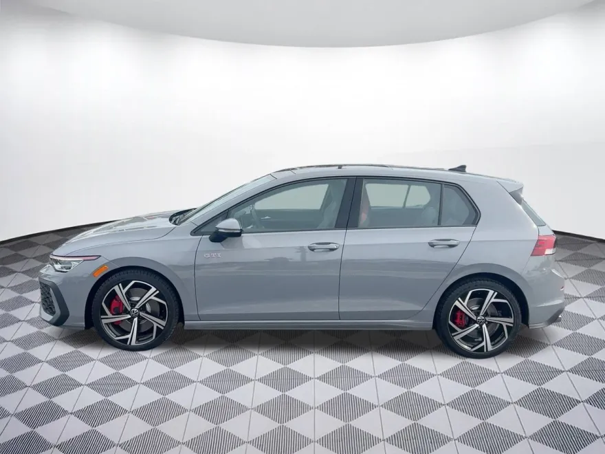 2025 Volkswagen Golf GTI SE photo 1