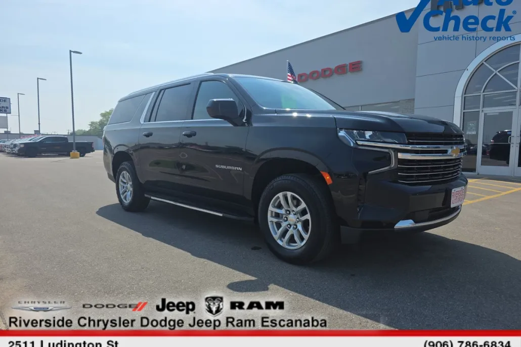 2023 Chevrolet Suburban LT photo 1
