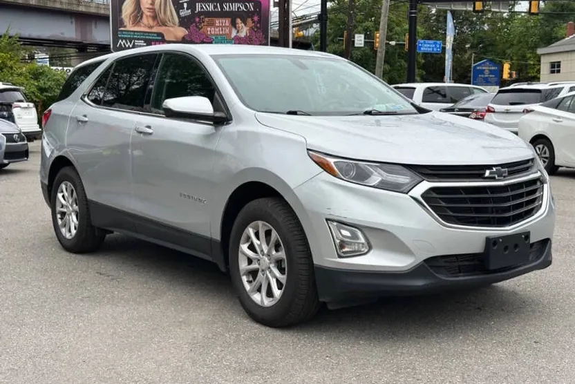 2019 Chevrolet Equinox LT photo 1