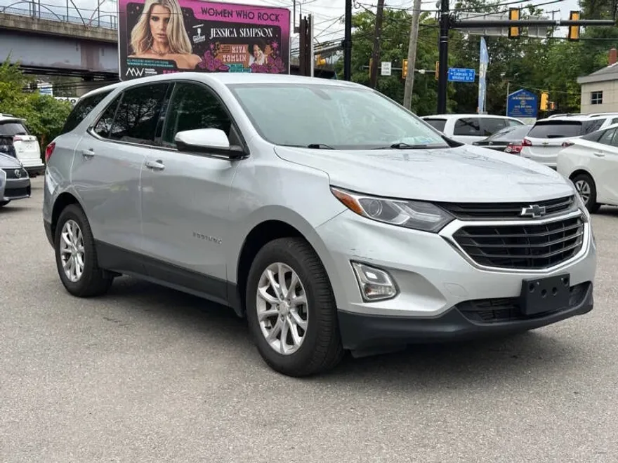 2019 Chevrolet Equinox LT photo 1