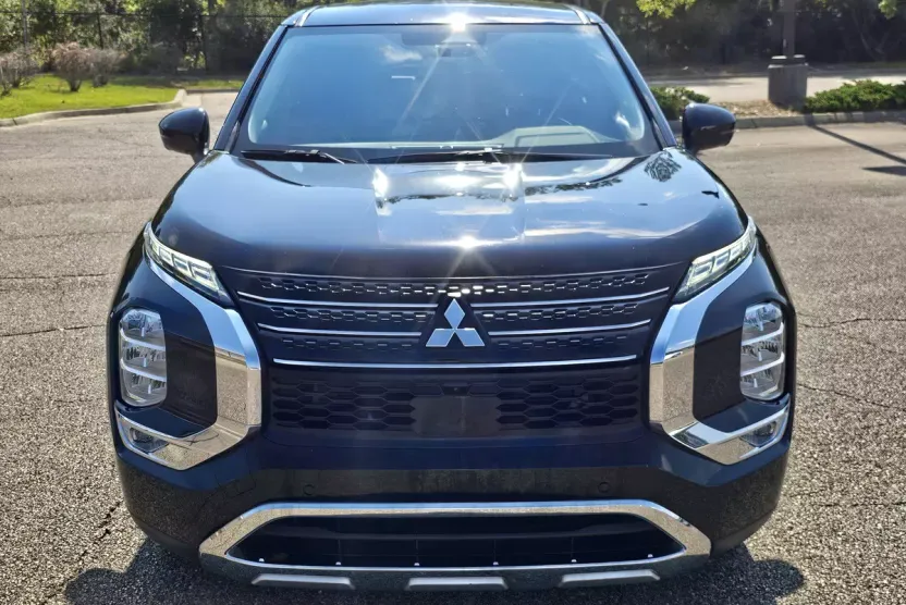 2022 Mitsubishi Outlander SE photo 1