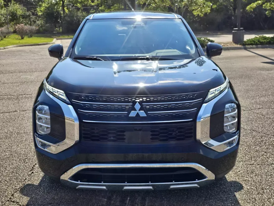 2022 Mitsubishi Outlander SE photo 1
