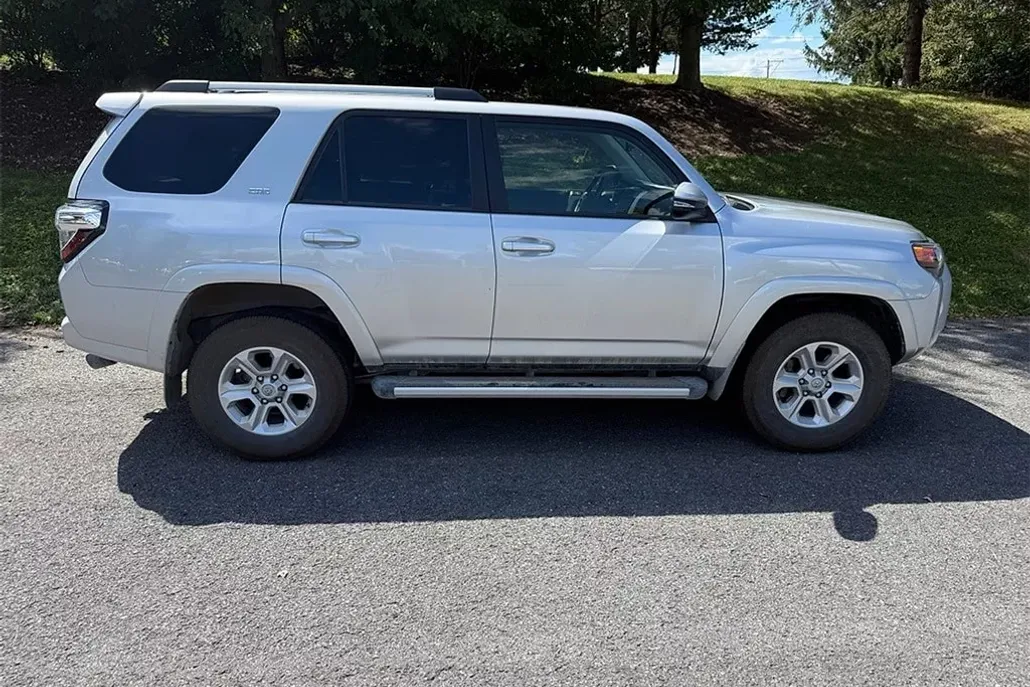 2024 Toyota 4Runner SR5 Premium photo 1