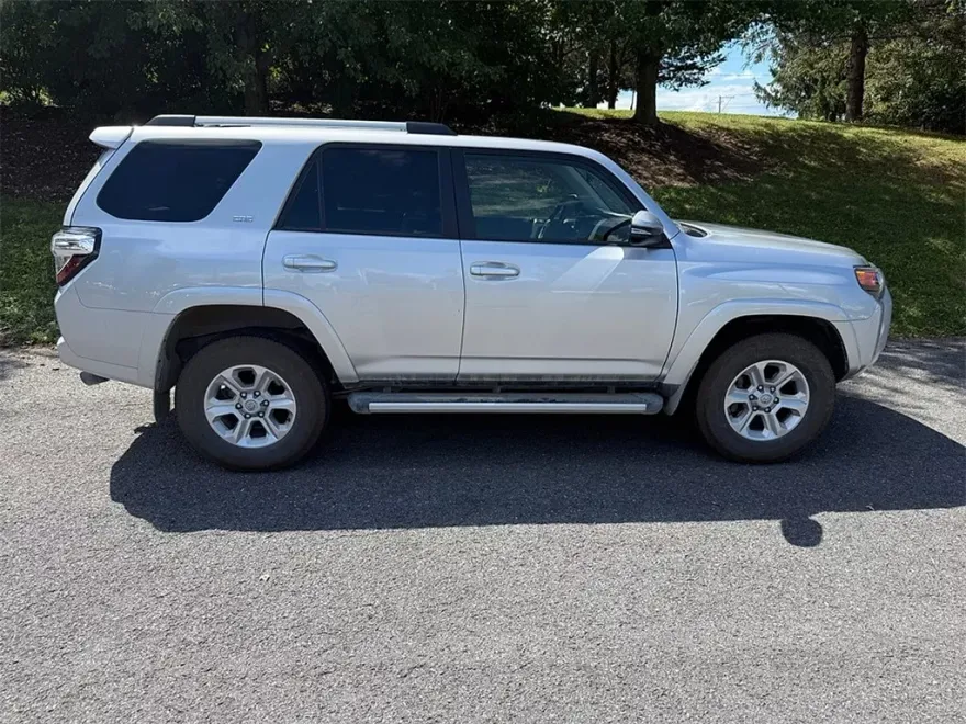 2024 Toyota 4Runner SR5 Premium photo 1