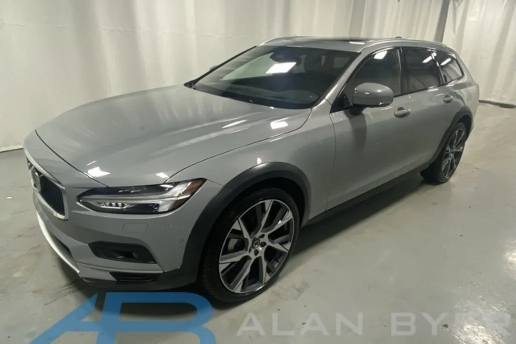 2025 Volvo V90 Cross Country B6 photo 1