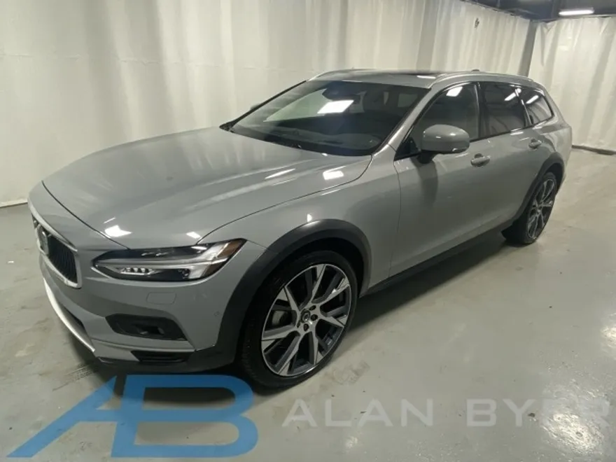 2025 Volvo V90 Cross Country B6 photo 1