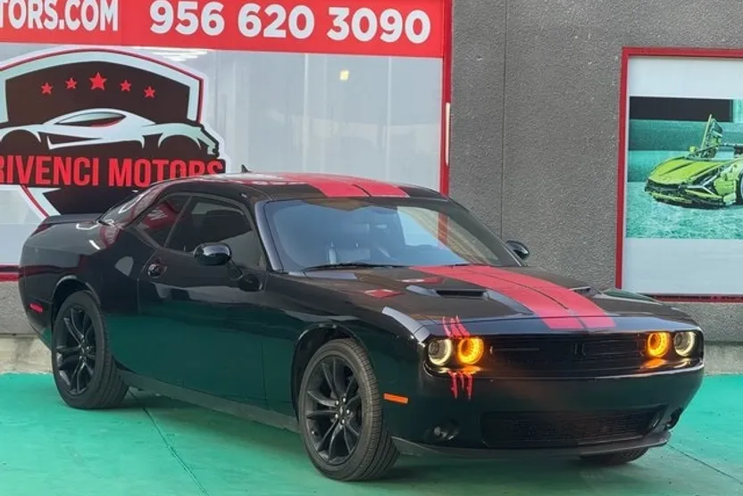 2018 Dodge Challenger SXT Plus photo 1