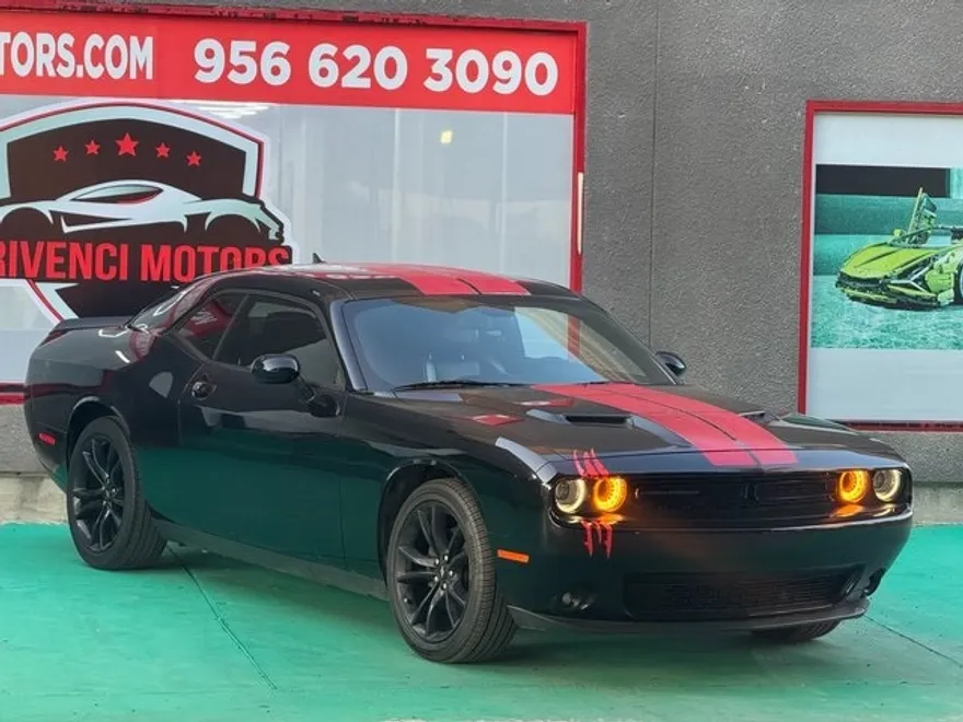 2018 Dodge Challenger SXT Plus photo 1