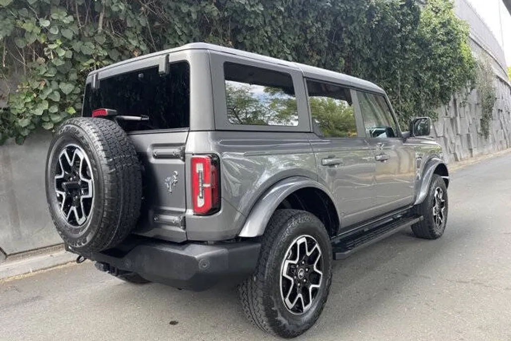 2022 Ford Bronco Outer Banks photo 1