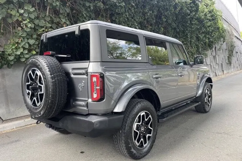 2022 Ford Bronco Outer Banks photo 1