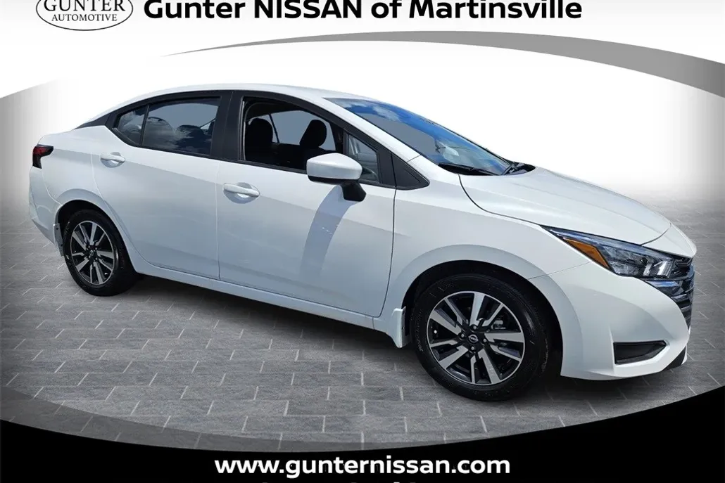 2025 Nissan Versa 1.6 SV photo 1