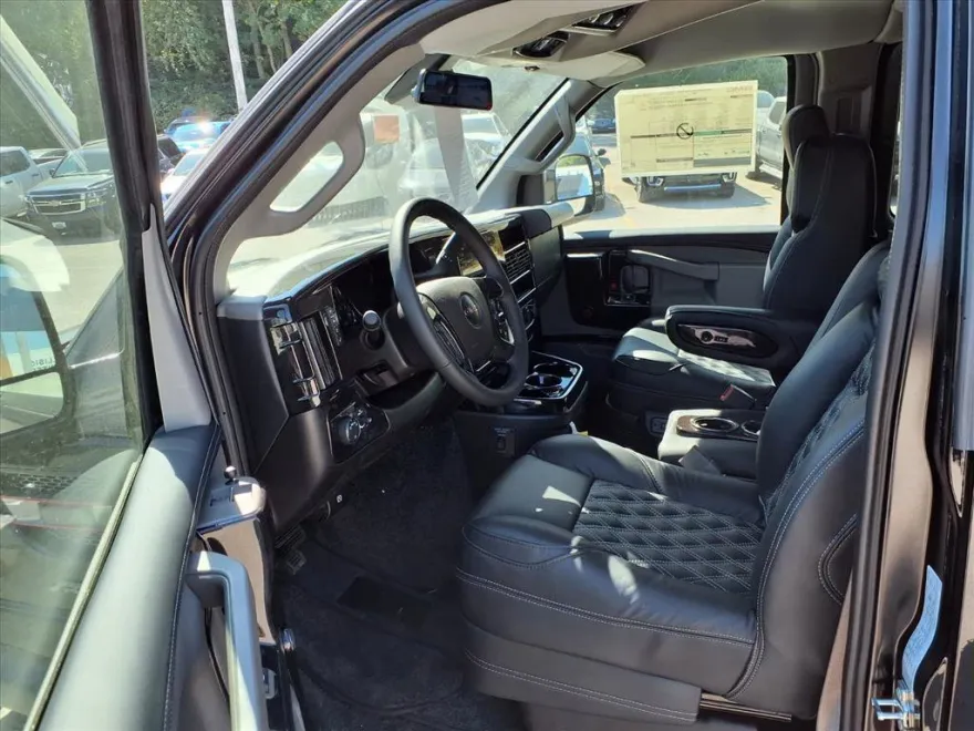2025 Gmc Savana Cargo 2500 photo 1