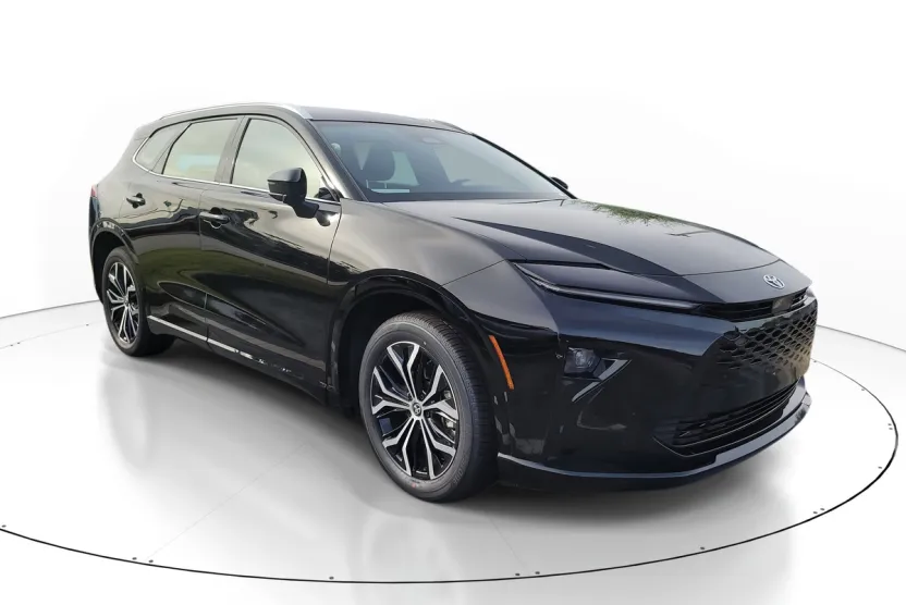 2025 Toyota Crown Signia XLE photo 1