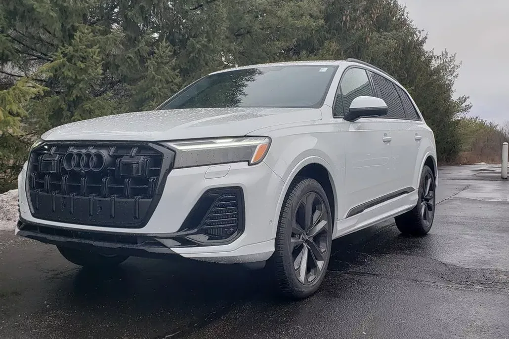 2025 Audi Q7 55 Premium Plus photo 1