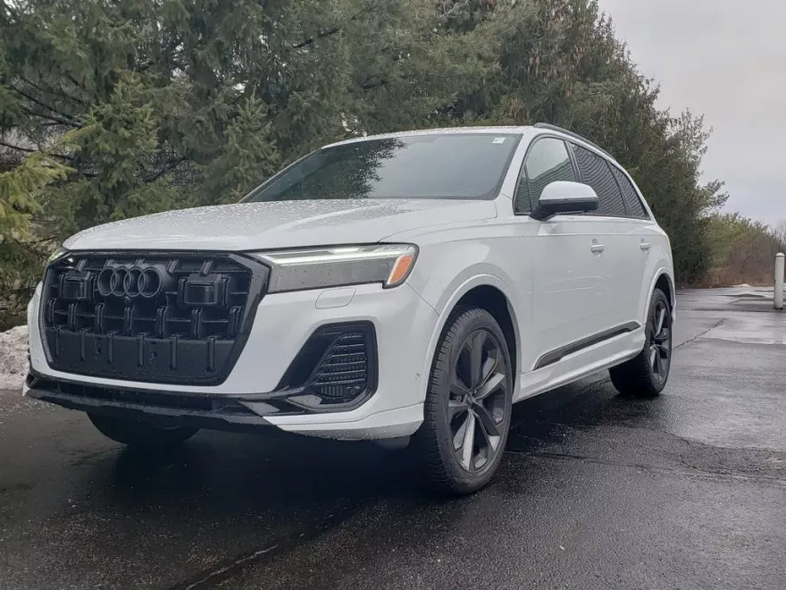 2025 Audi Q7 55 Premium Plus photo 1