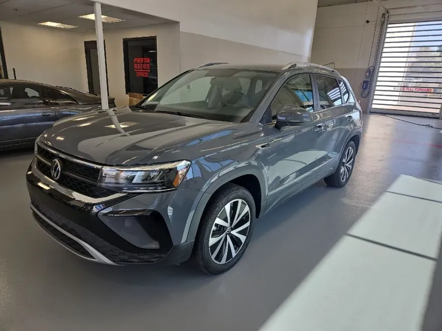 2022 Volkswagen Taos SE photo 1