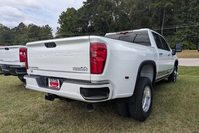 2026 Chevrolet Silverado 3500HD High Country photo 1