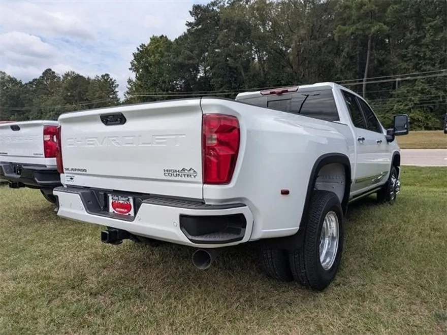2026 Chevrolet Silverado 3500HD High Country photo 1