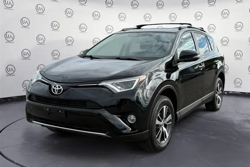 2016 Toyota RAV4 XLE photo 1