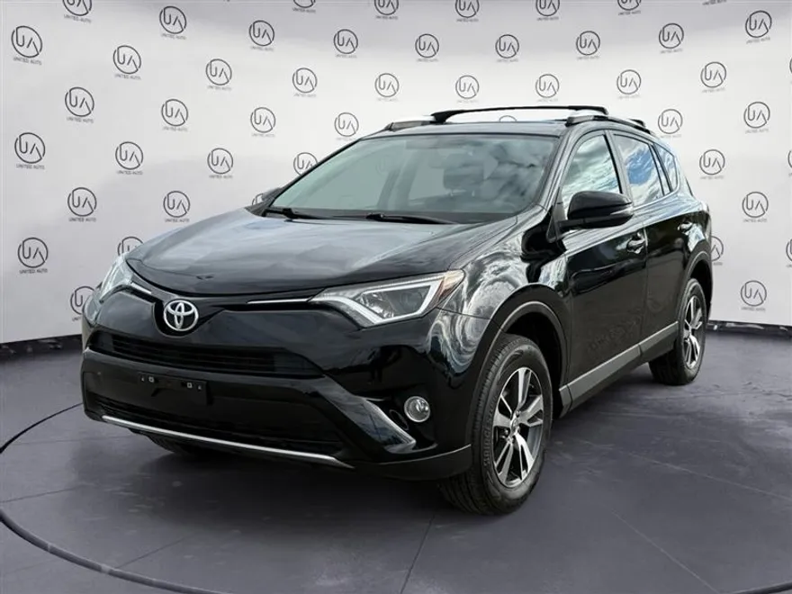 2016 Toyota RAV4 XLE photo 1