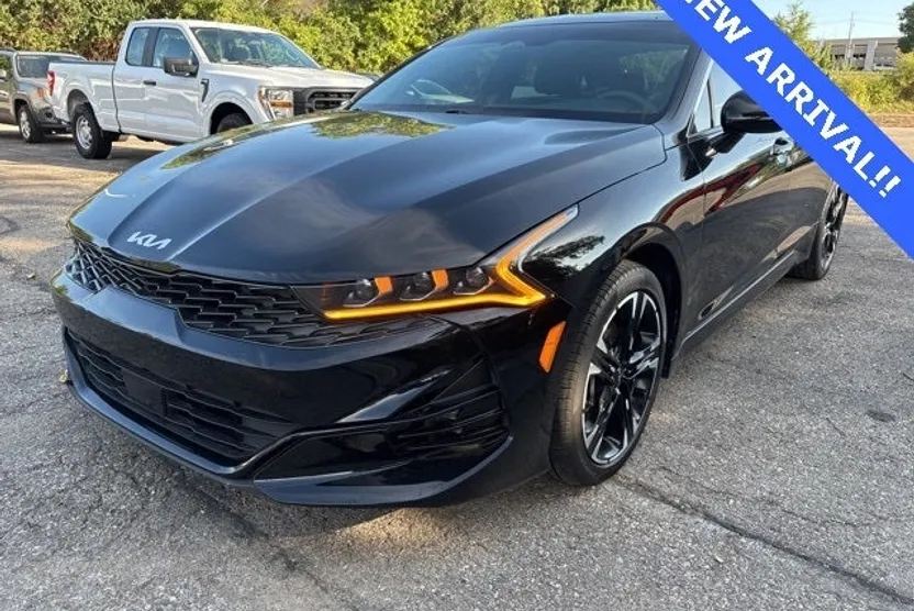 2024 Kia K5 GT-Line photo 1