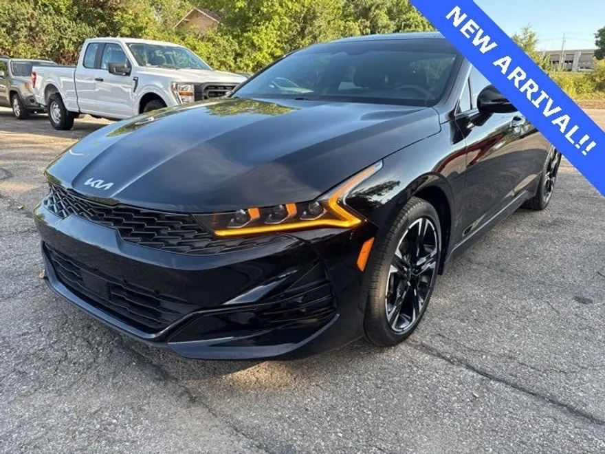 2024 Kia K5 GT-Line photo 1