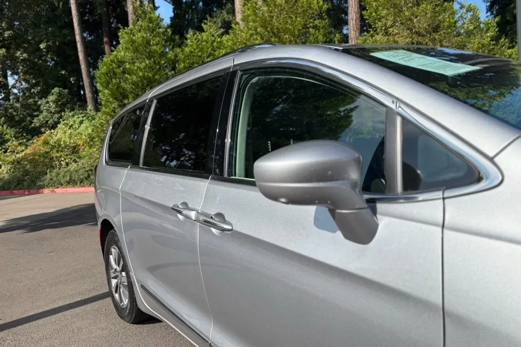 2019 Chrysler Pacifica Touring Plus photo 1
