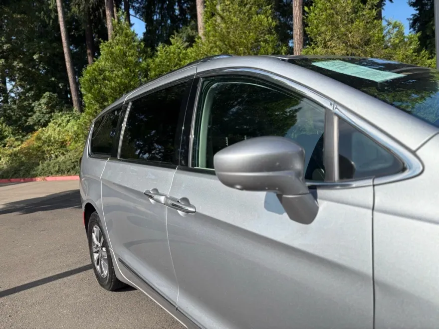 2019 Chrysler Pacifica Touring Plus photo 1